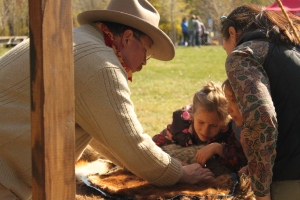 TR educates with animal skins children can feel and discuss